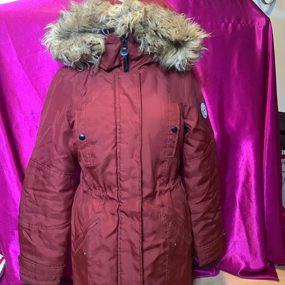 Vero Moda Jackets & Blazers - Vero moda burgundy HEAVY jacket. Thick and warm. Size xs. Removable fure